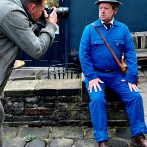 redman and photographer outside his chippy 2025 (1)
